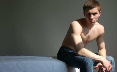 泉州男子阴囊潮湿怎么治疗 中医有妙招(图1) 阴囊潮湿怎么办 阴囊潮湿怎么治疗 阴囊潮湿的原因有哪些